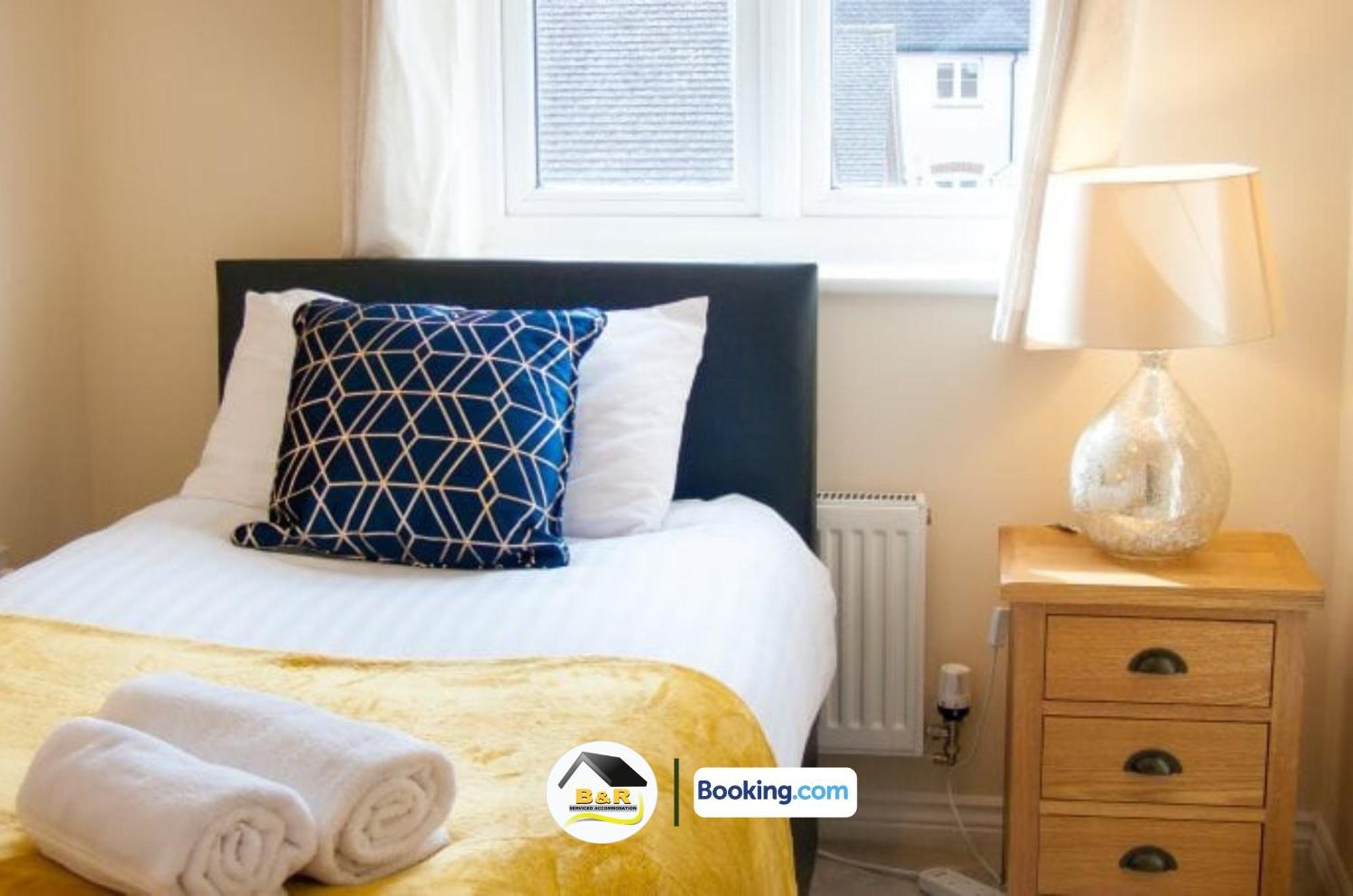 3 Bedroom House By B And R Serviced Accommodation Amesbury With Super Fast Wi-Fi 145Mbps المظهر الخارجي الصورة