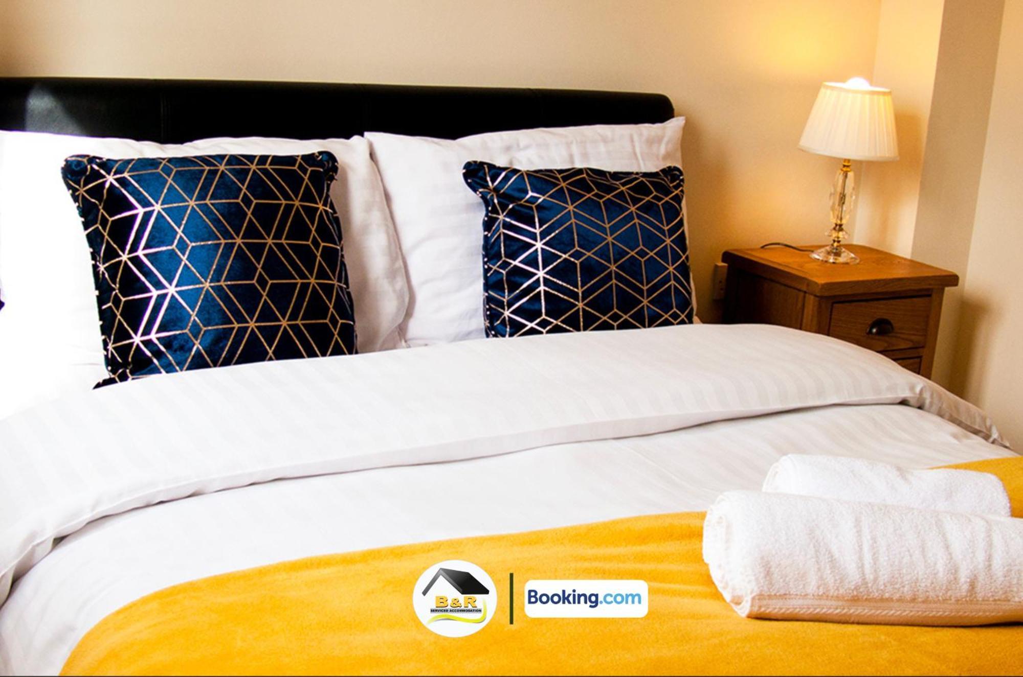 3 Bedroom House By B And R Serviced Accommodation Amesbury With Super Fast Wi-Fi 145Mbps المظهر الخارجي الصورة