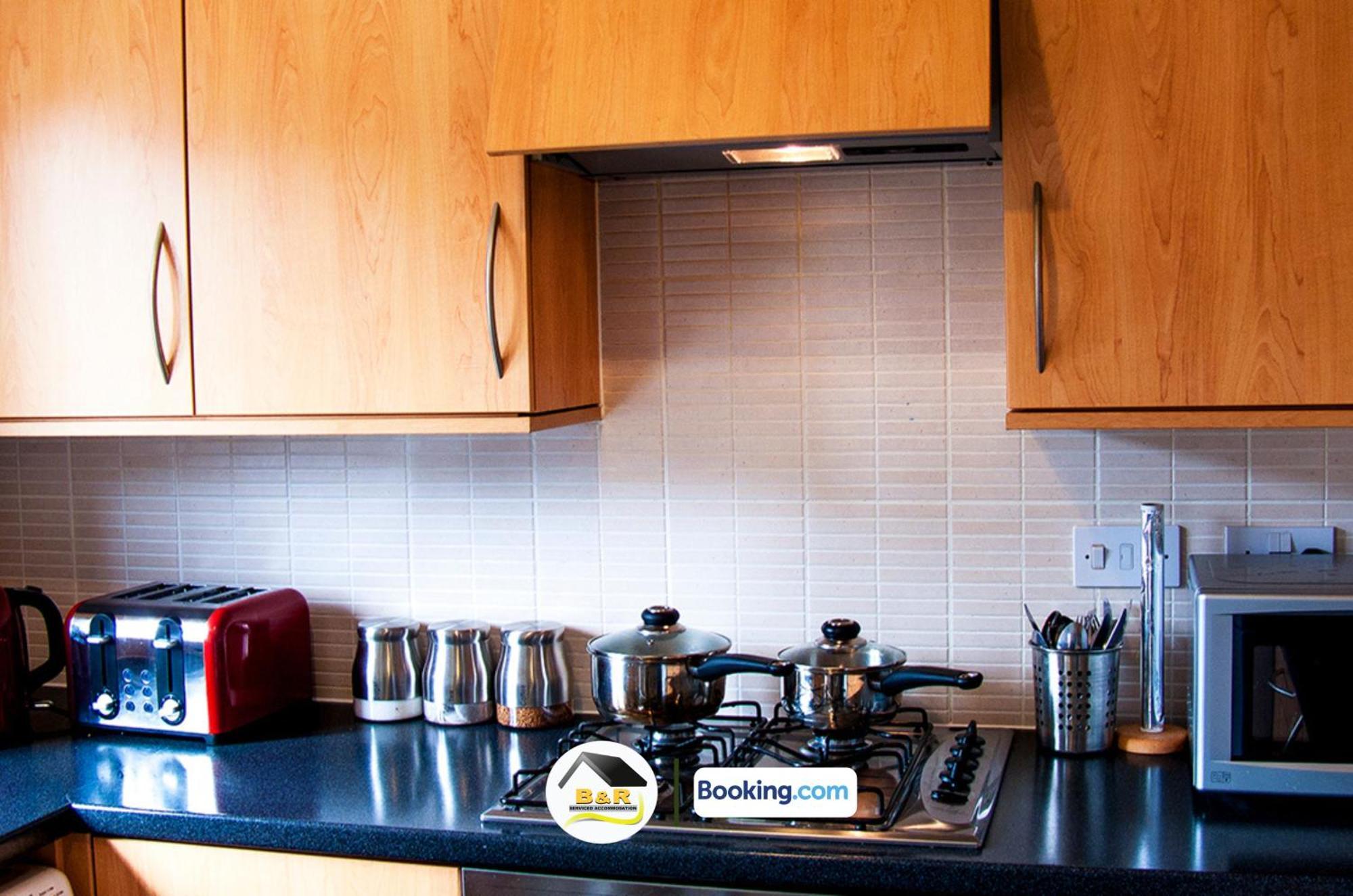 3 Bedroom House By B And R Serviced Accommodation Amesbury With Super Fast Wi-Fi 145Mbps المظهر الخارجي الصورة