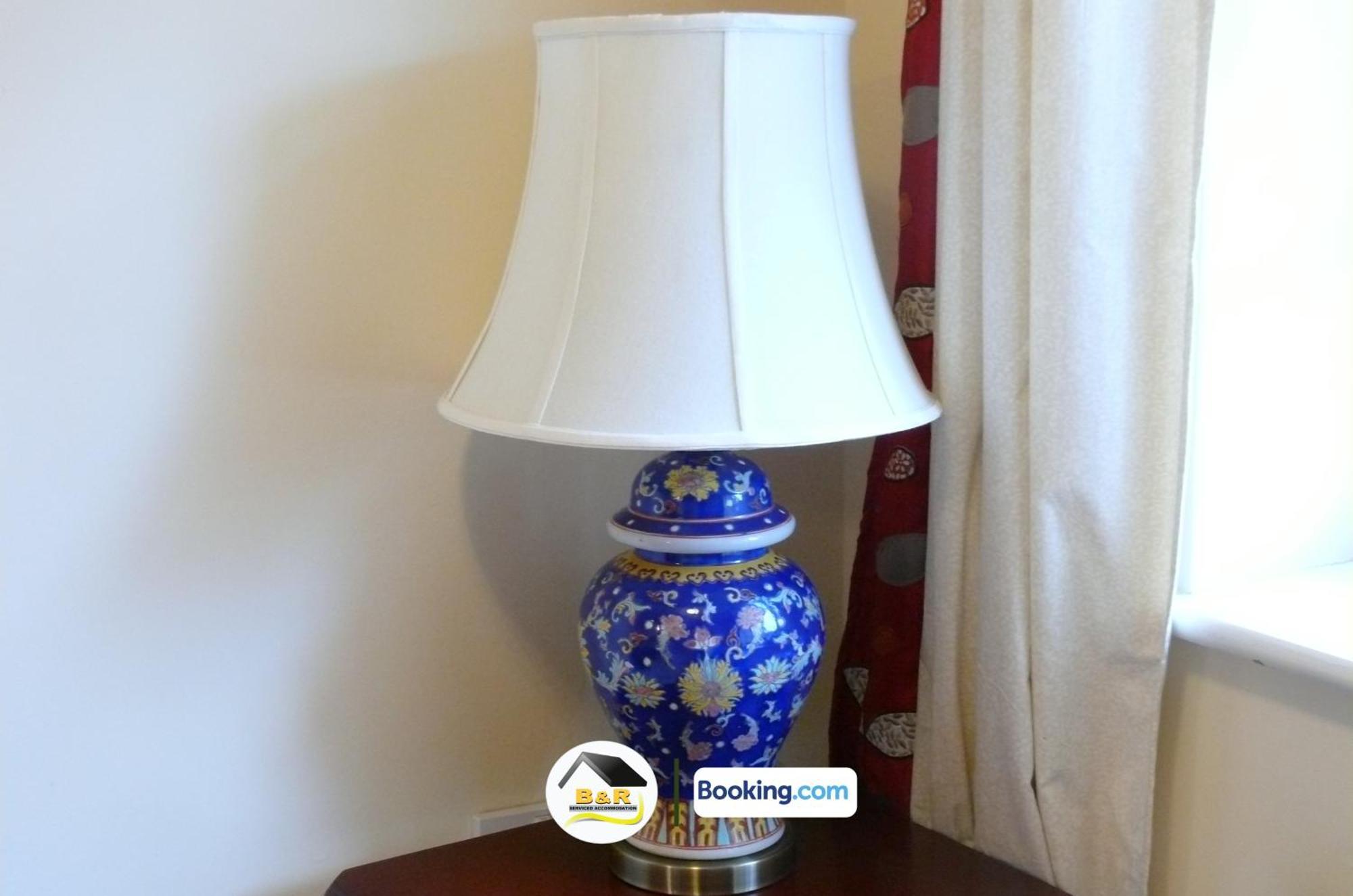 3 Bedroom House By B And R Serviced Accommodation Amesbury With Super Fast Wi-Fi 145Mbps المظهر الخارجي الصورة