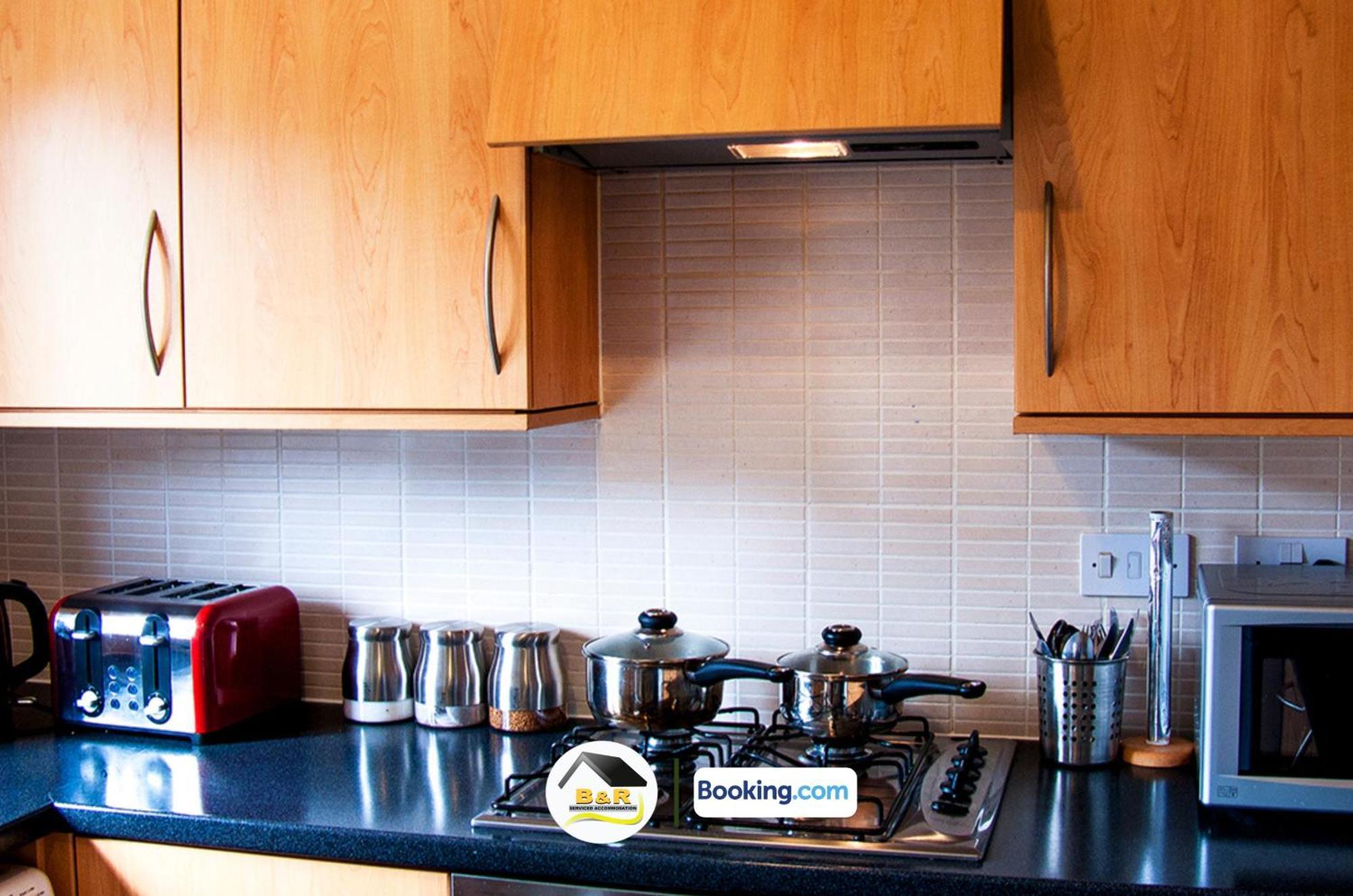 3 Bedroom House By B And R Serviced Accommodation Amesbury With Super Fast Wi-Fi 145Mbps المظهر الخارجي الصورة