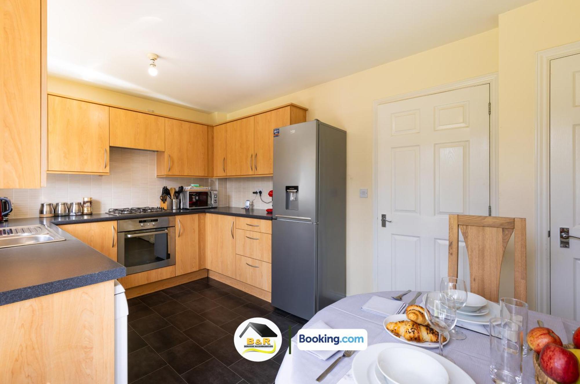 3 Bedroom House By B And R Serviced Accommodation Amesbury With Super Fast Wi-Fi 145Mbps المظهر الخارجي الصورة