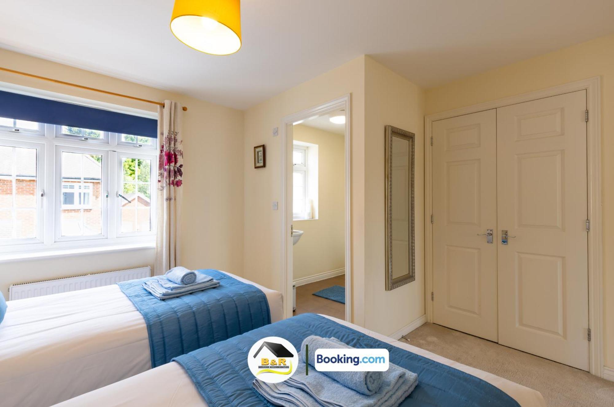 3 Bedroom House By B And R Serviced Accommodation Amesbury With Super Fast Wi-Fi 145Mbps المظهر الخارجي الصورة